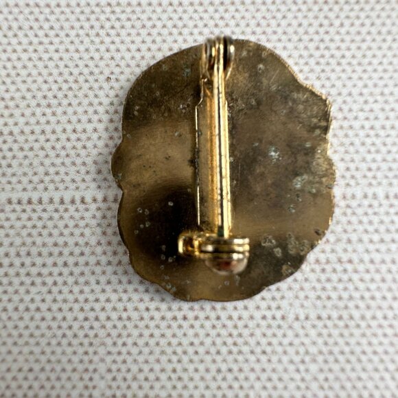 Vintage Enamel Santa Claus Pin 3/4" Gold Tone Holiday Lapel Brooch - Picture 5 of 5